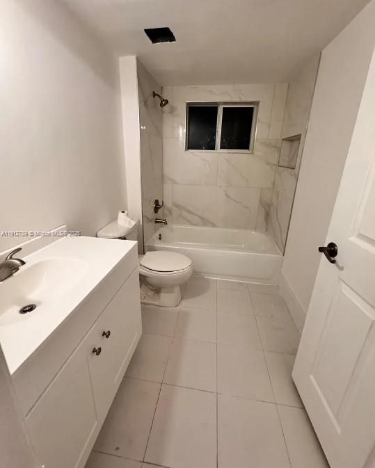 Activo con contrato: $2,300 (2 camas, 1 baños, 778 Pies cuadrados)