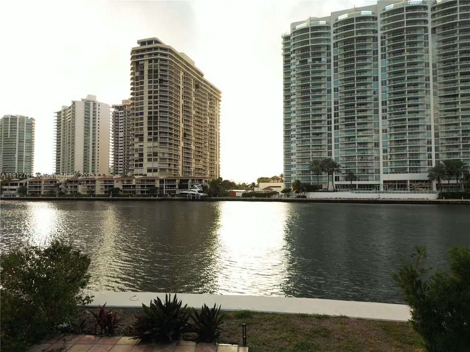 For Sale: $10,700,000 (6 beds, 5 baths, 5012 Square Feet)