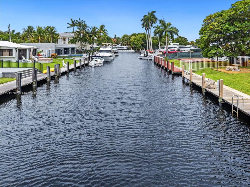 Active With Contract: $925,000 (2 beds, 1 baths, 1298 Square Feet)