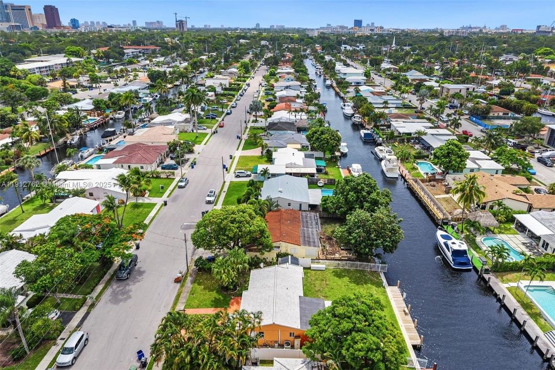 Active With Contract: $925,000 (2 beds, 1 baths, 1298 Square Feet)