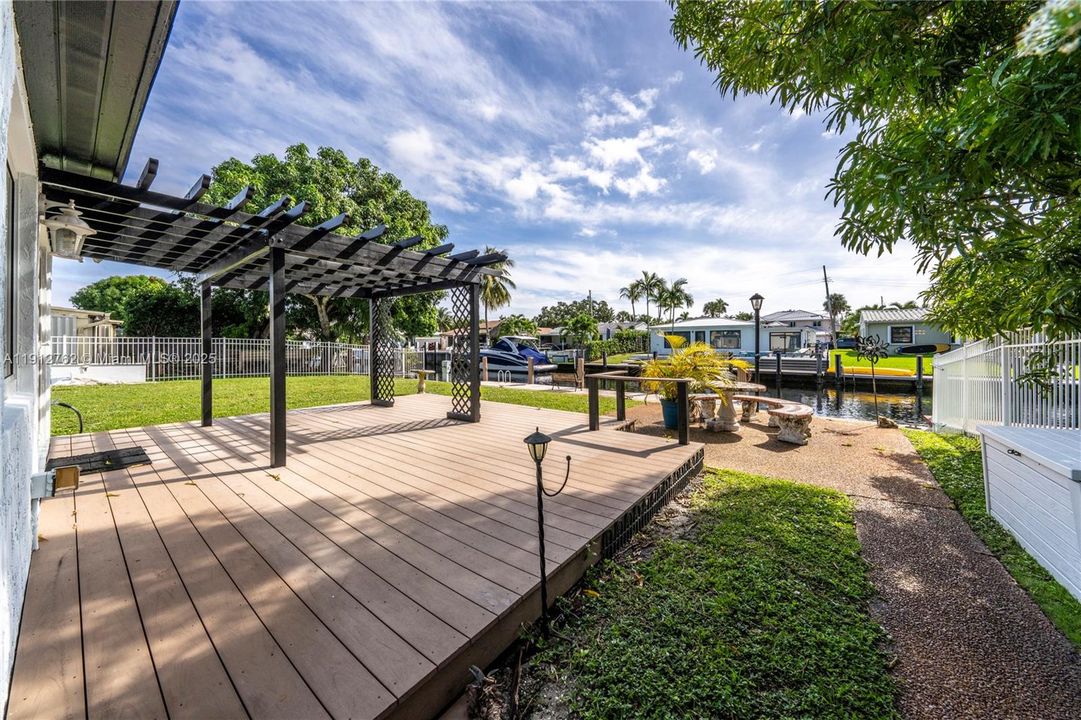 Active With Contract: $925,000 (2 beds, 1 baths, 1298 Square Feet)