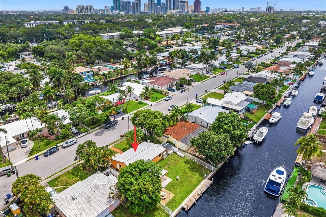 Active With Contract: $925,000 (2 beds, 1 baths, 1298 Square Feet)