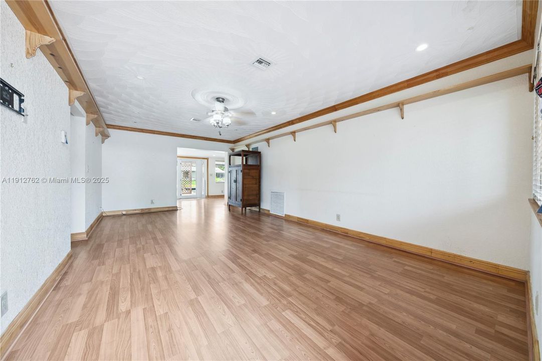 Active With Contract: $925,000 (2 beds, 1 baths, 1298 Square Feet)