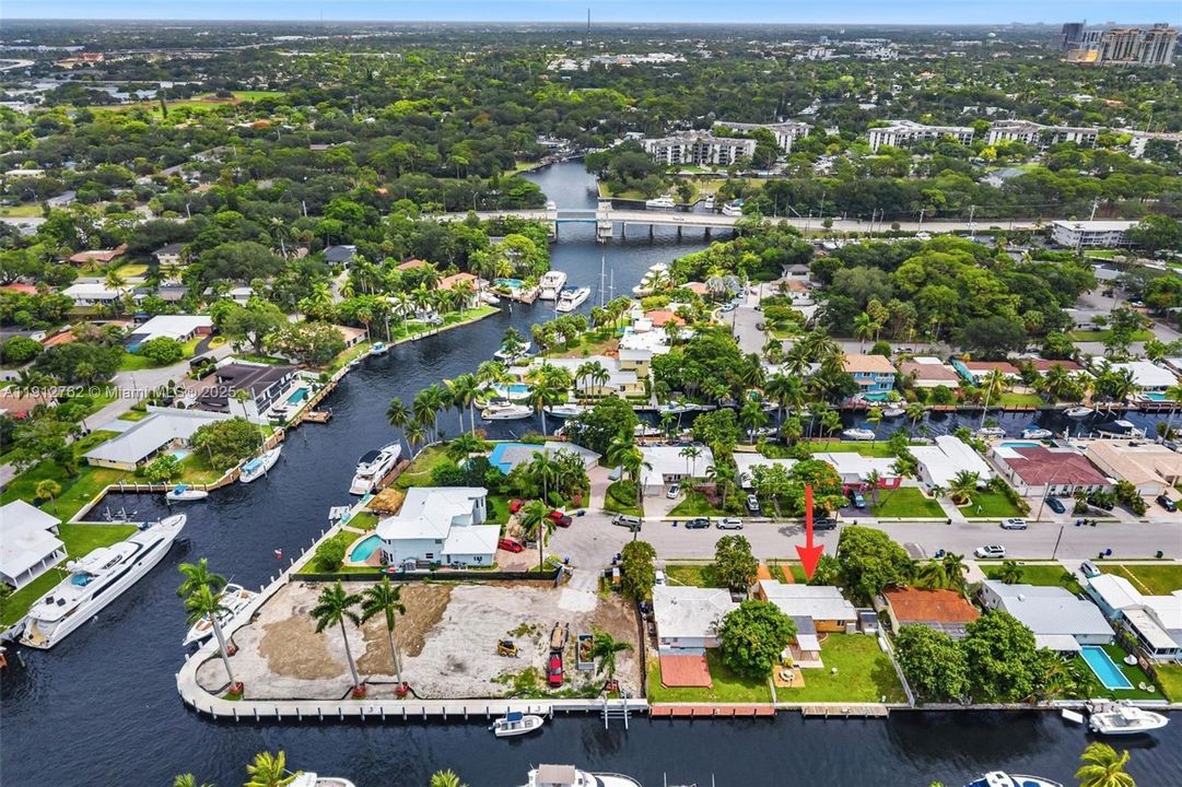 Active With Contract: $925,000 (2 beds, 1 baths, 1298 Square Feet)