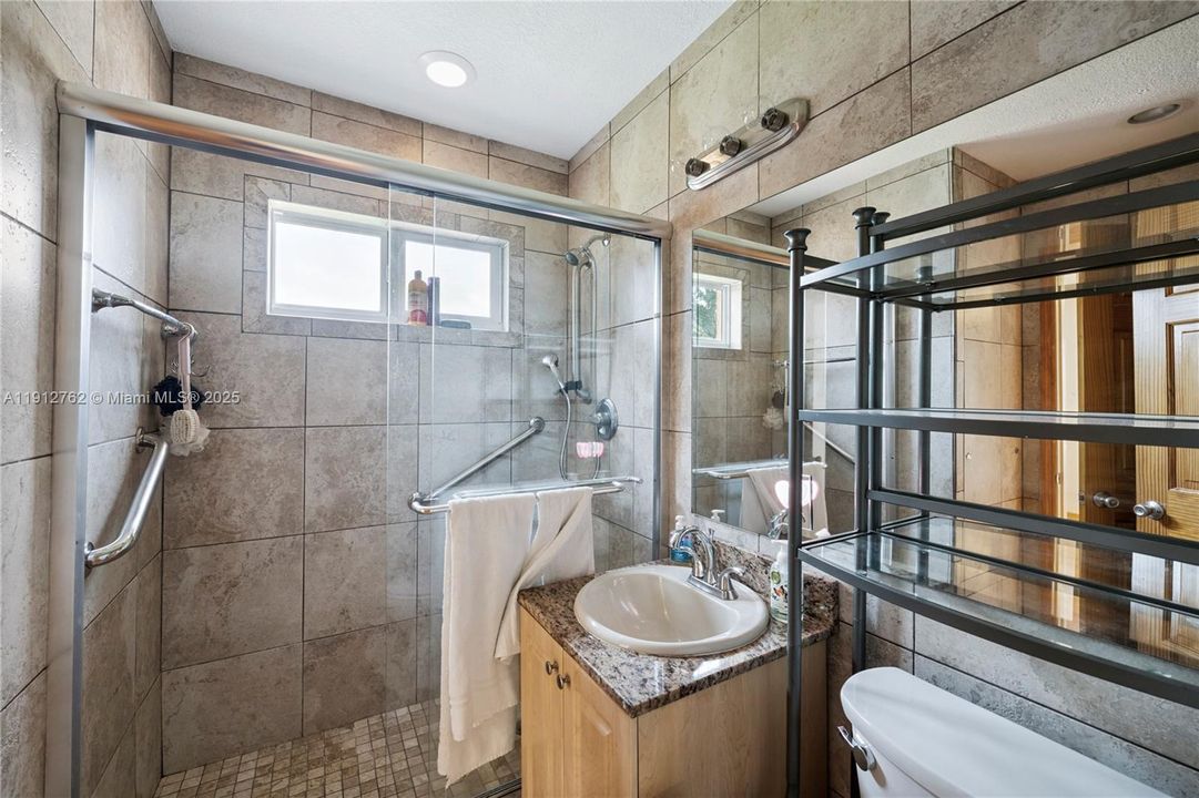 Active With Contract: $925,000 (2 beds, 1 baths, 1298 Square Feet)