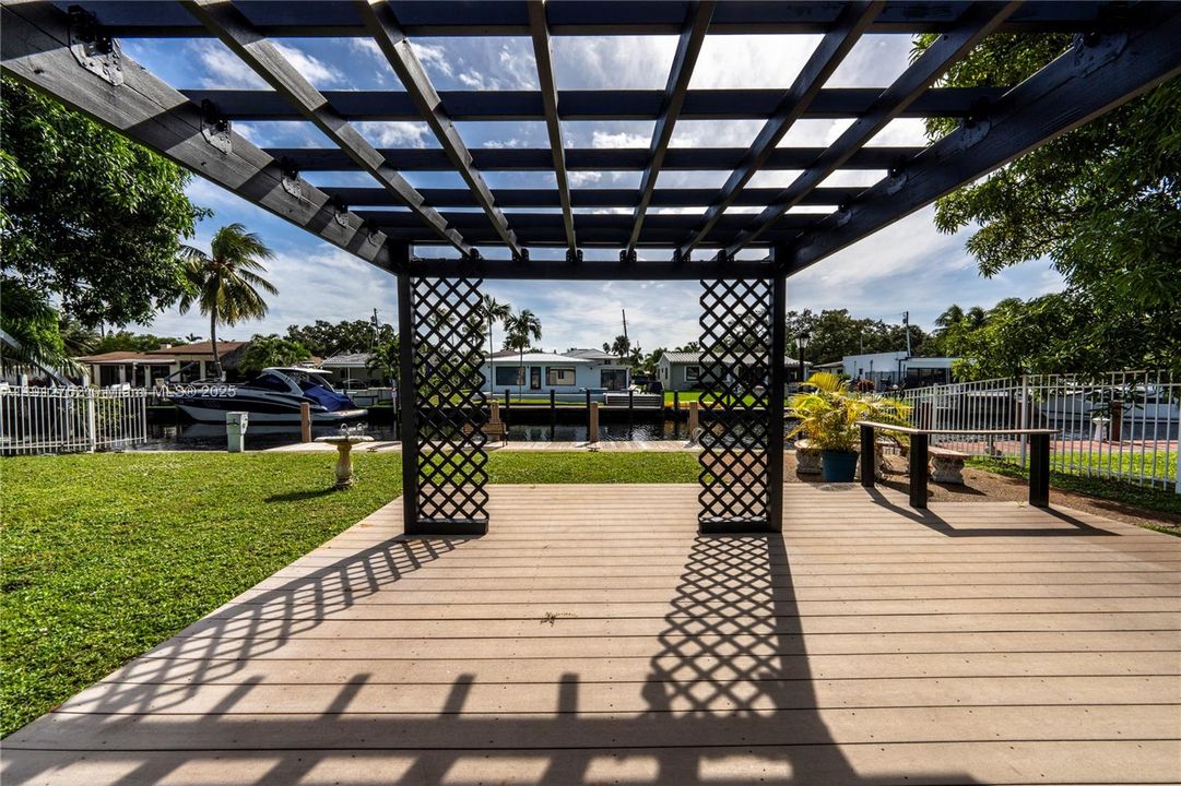 Active With Contract: $925,000 (2 beds, 1 baths, 1298 Square Feet)