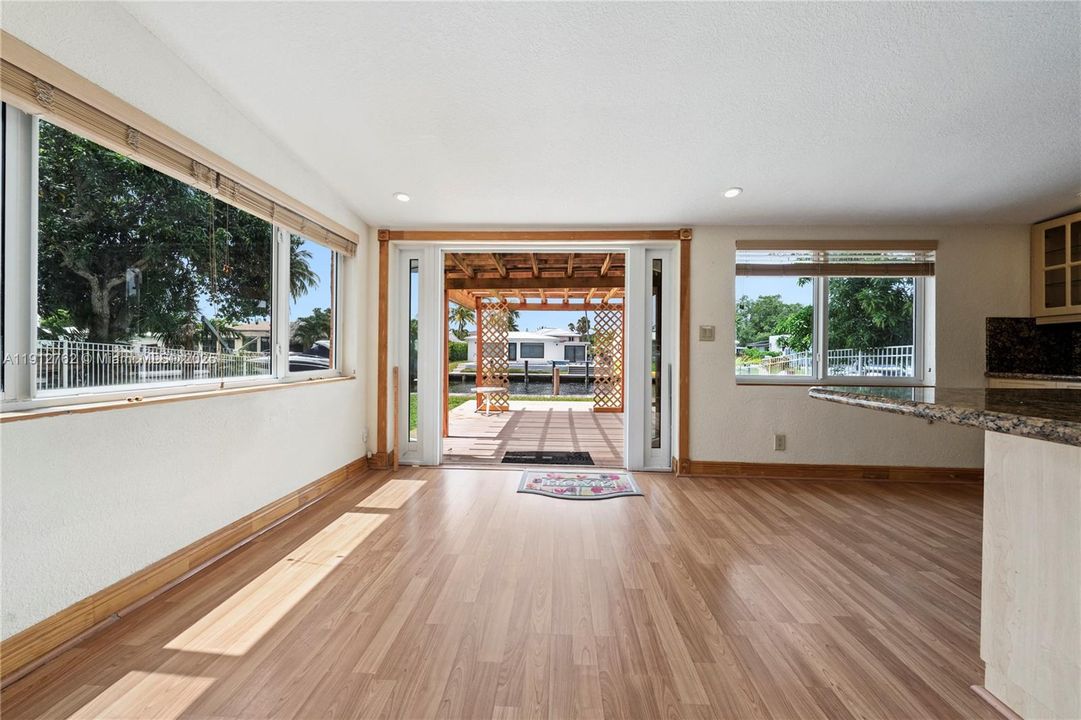 Active With Contract: $925,000 (2 beds, 1 baths, 1298 Square Feet)