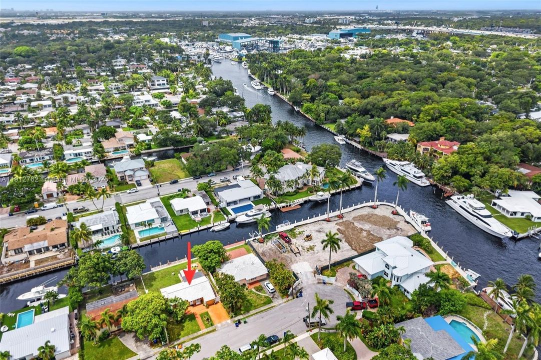 Active With Contract: $925,000 (2 beds, 1 baths, 1298 Square Feet)