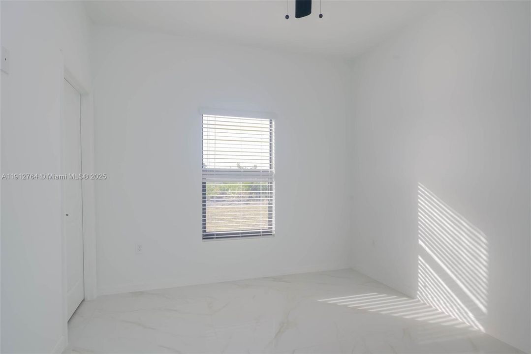 For Sale: $304,999 (3 beds, 3 baths, 1063 Square Feet)