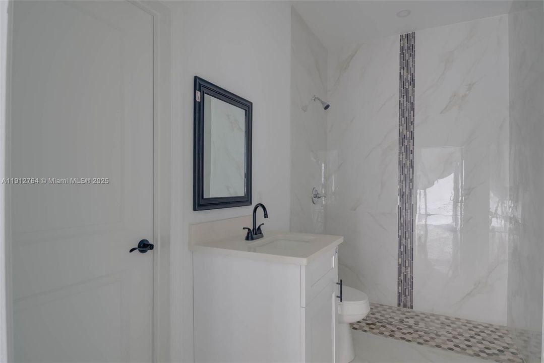 For Sale: $304,999 (3 beds, 3 baths, 1063 Square Feet)