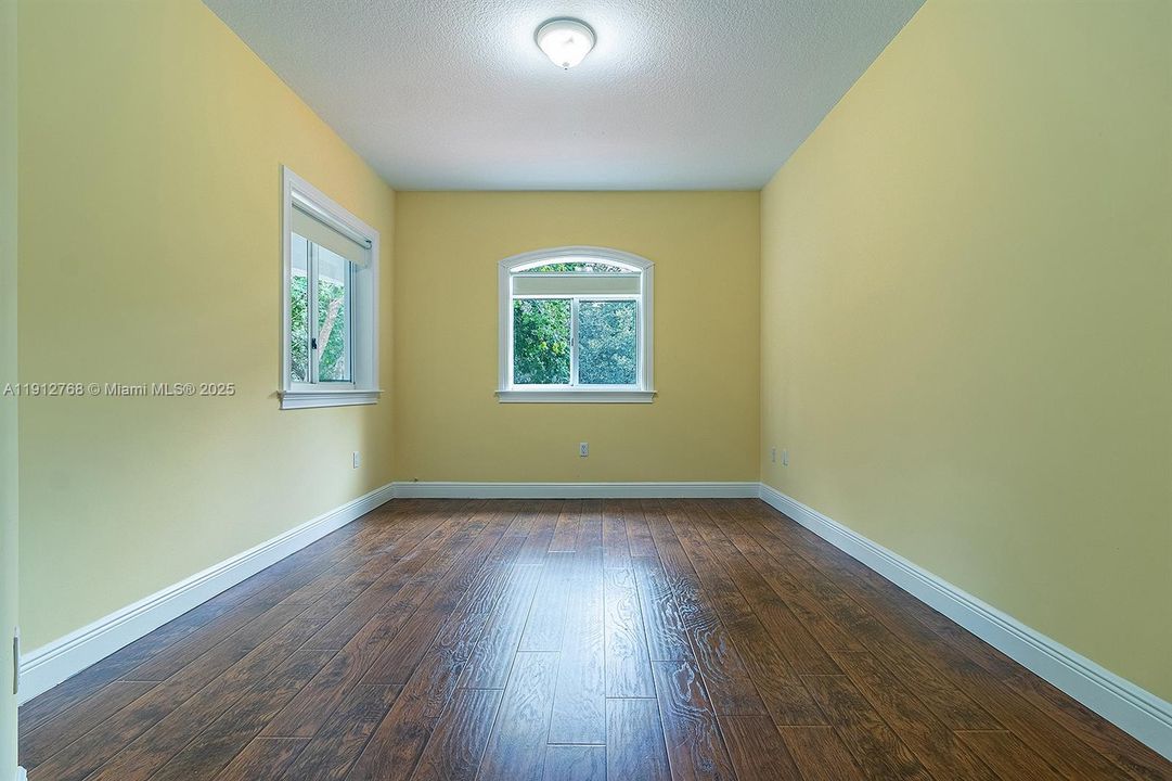 合同活跃: $7,600 (3 贝兹, 2 浴室, 2079 平方英尺)