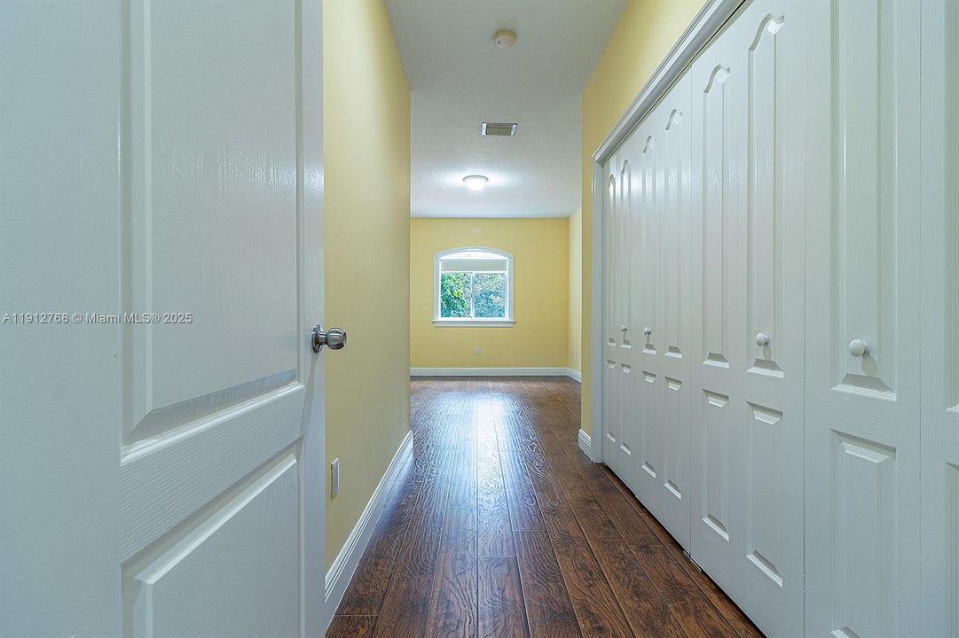 合同活跃: $7,600 (3 贝兹, 2 浴室, 2079 平方英尺)