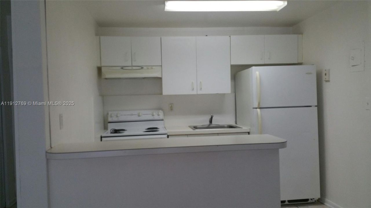 For Sale: $180,000 (1 beds, 1 baths, 550 Square Feet)