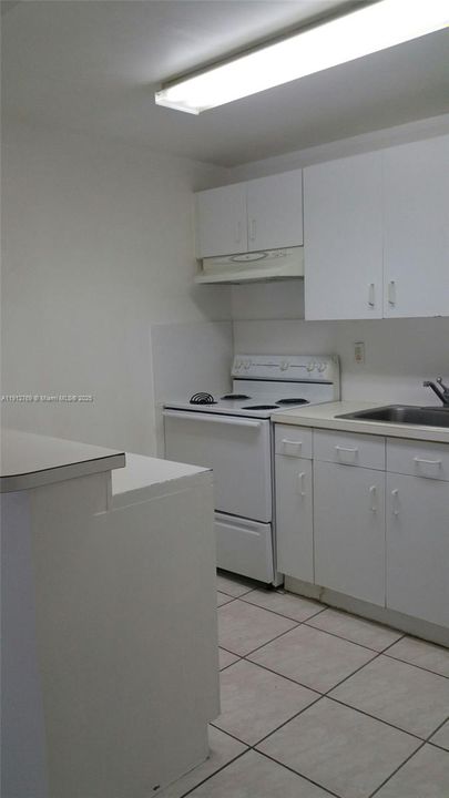 For Sale: $180,000 (1 beds, 1 baths, 550 Square Feet)