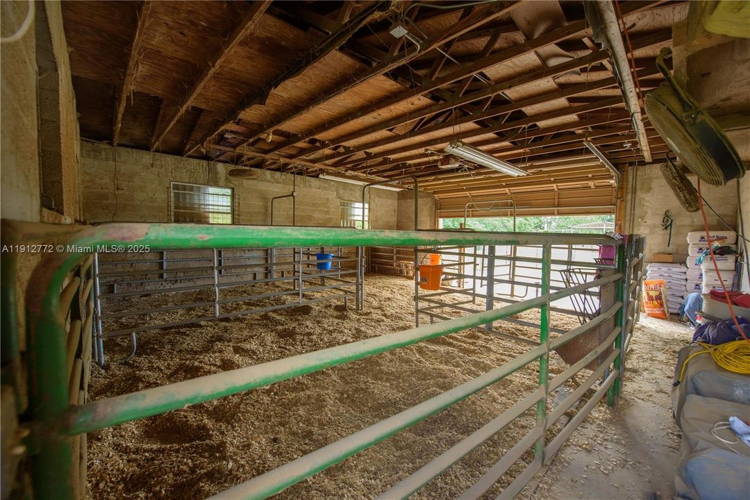 En Venta: $975,000 (3 camas, 2 baños, 2230 Pies cuadrados)