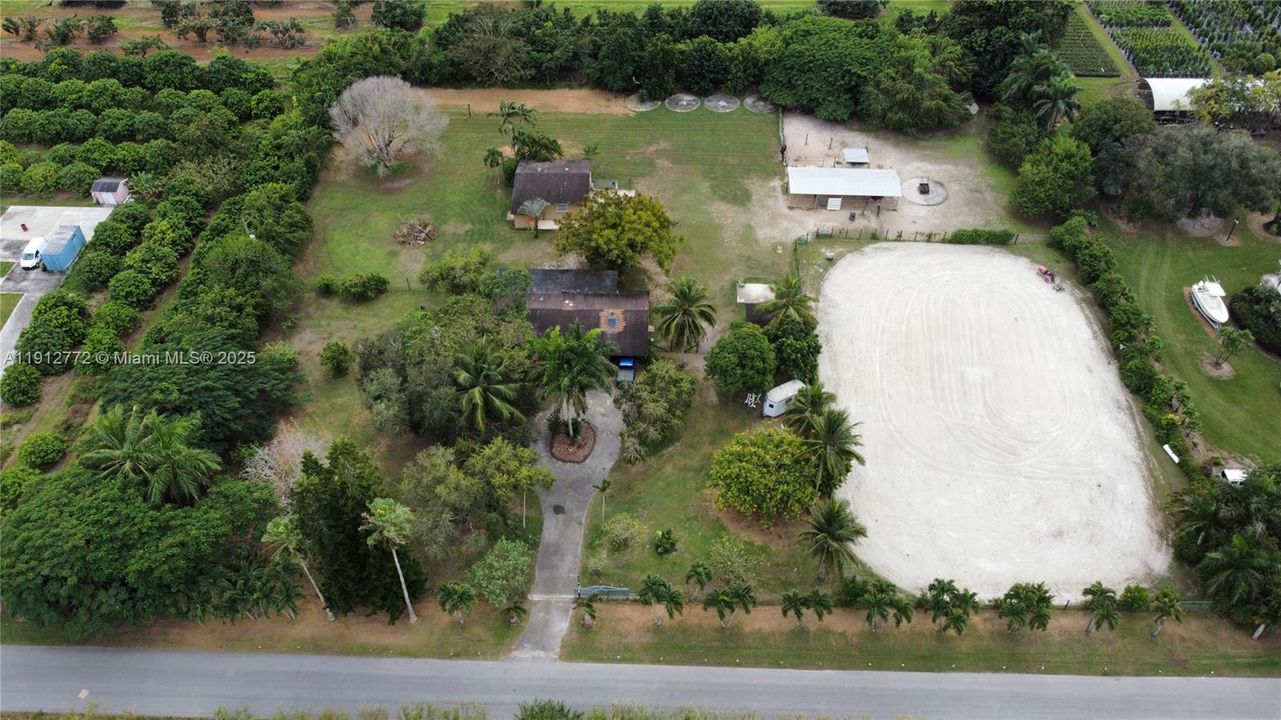 En Venta: $975,000 (3 camas, 2 baños, 2230 Pies cuadrados)