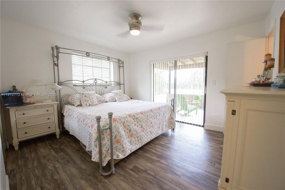 En Venta: $975,000 (3 camas, 2 baños, 2230 Pies cuadrados)