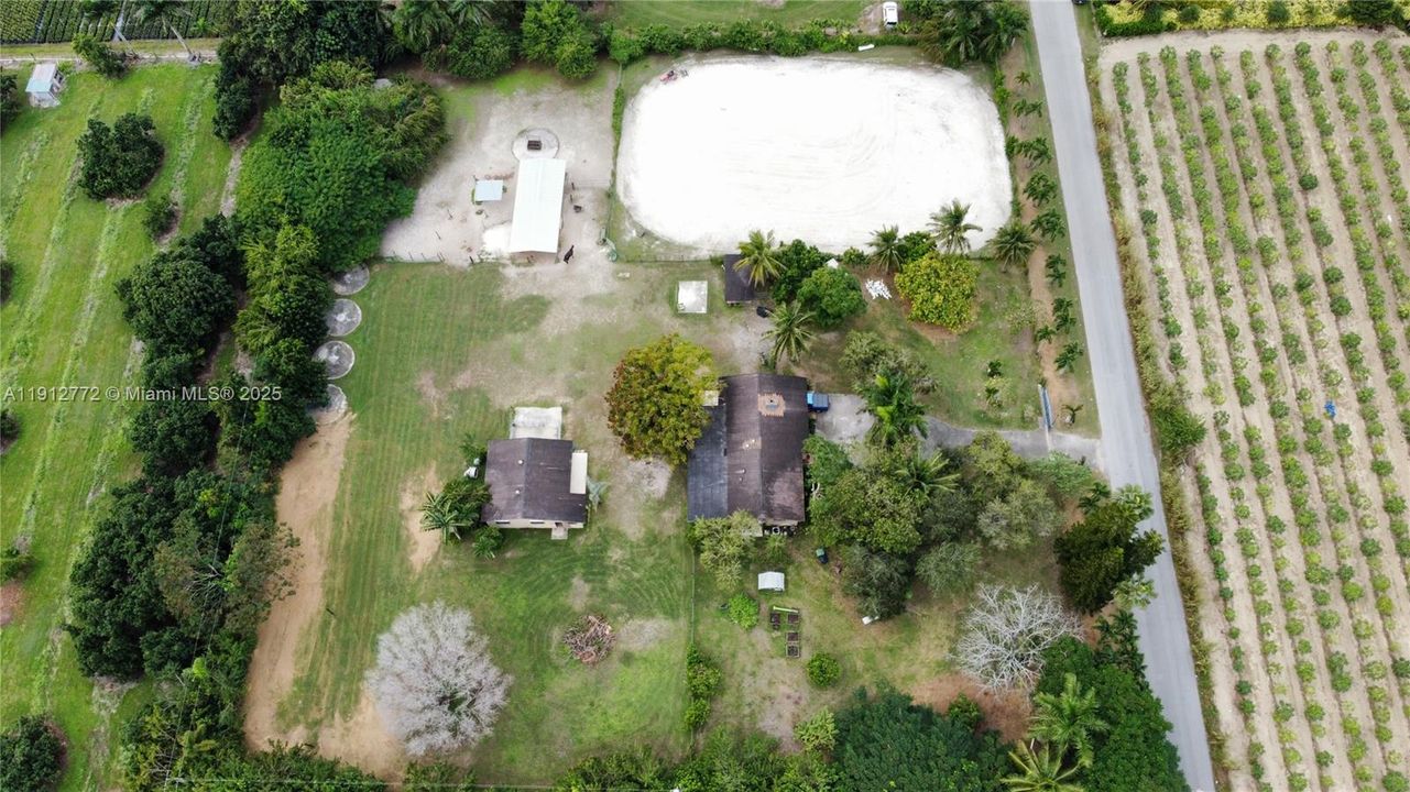 En Venta: $975,000 (3 camas, 2 baños, 2230 Pies cuadrados)