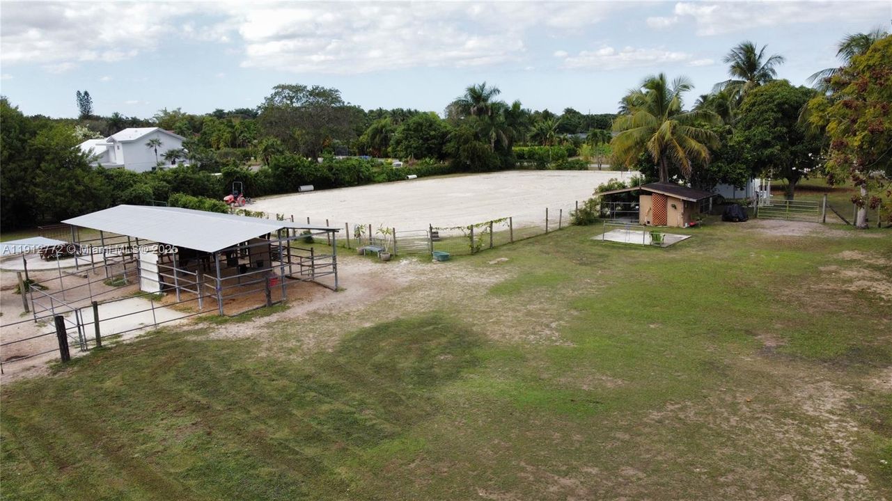 En Venta: $975,000 (3 camas, 2 baños, 2230 Pies cuadrados)