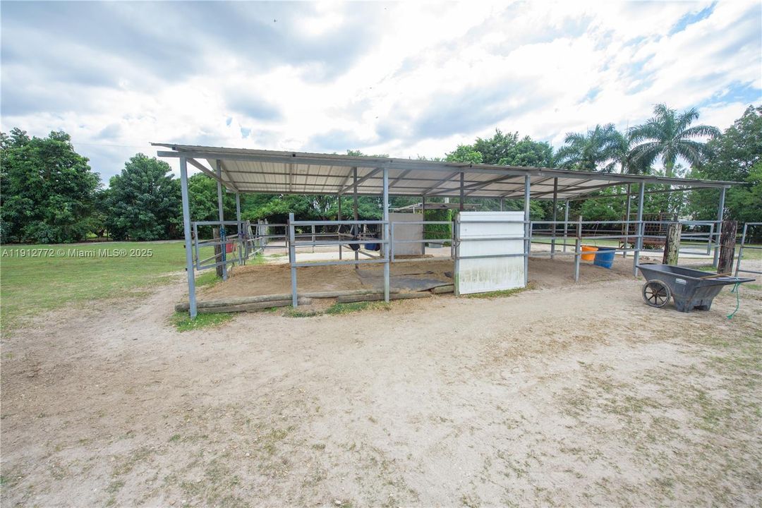 En Venta: $975,000 (3 camas, 2 baños, 2230 Pies cuadrados)