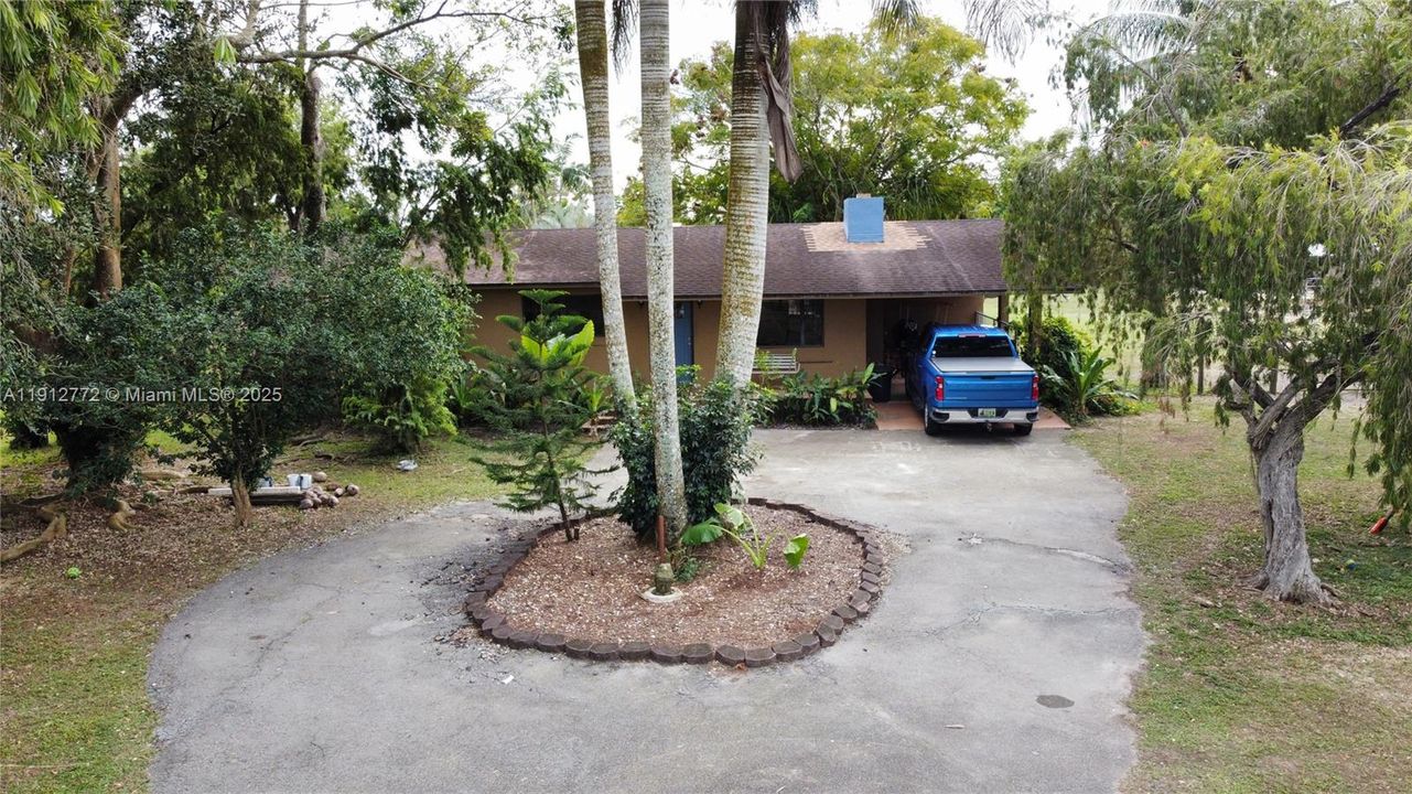 En Venta: $975,000 (3 camas, 2 baños, 2230 Pies cuadrados)