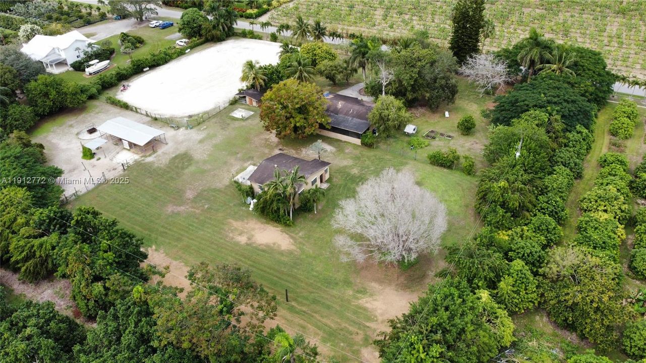 En Venta: $975,000 (3 camas, 2 baños, 2230 Pies cuadrados)