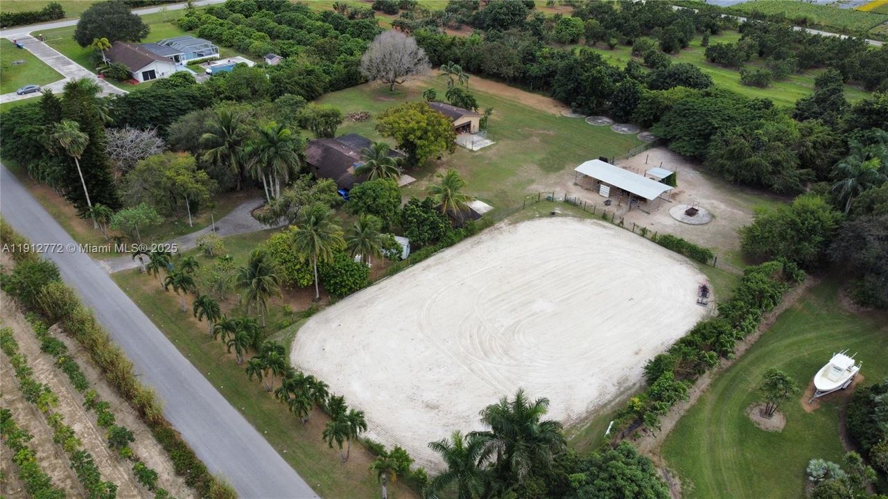 En Venta: $975,000 (3 camas, 2 baños, 2230 Pies cuadrados)