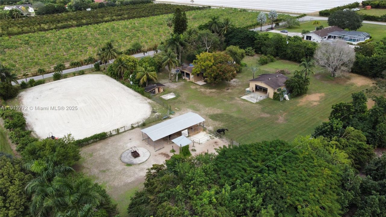 En Venta: $975,000 (3 camas, 2 baños, 2230 Pies cuadrados)