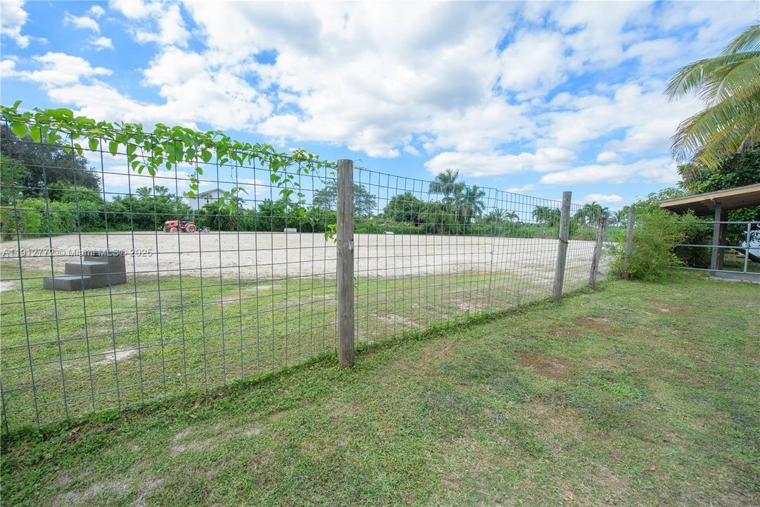 En Venta: $975,000 (3 camas, 2 baños, 2230 Pies cuadrados)