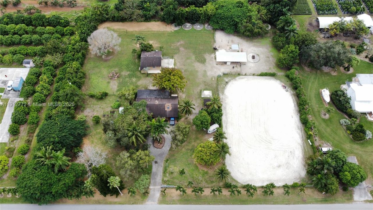 En Venta: $975,000 (3 camas, 2 baños, 2230 Pies cuadrados)