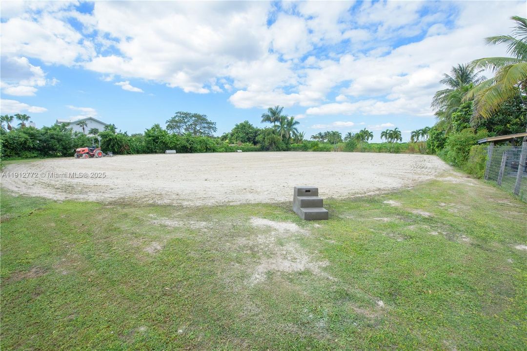 En Venta: $975,000 (3 camas, 2 baños, 2230 Pies cuadrados)