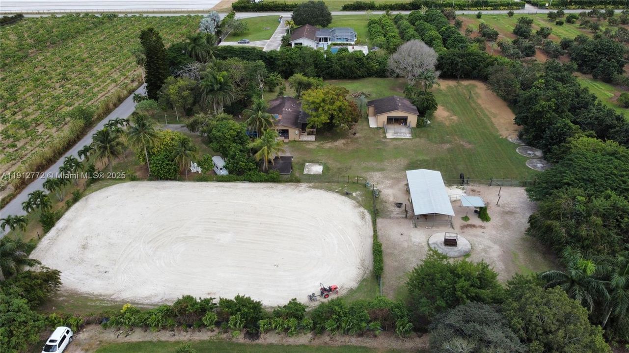 En Venta: $975,000 (3 camas, 2 baños, 2230 Pies cuadrados)