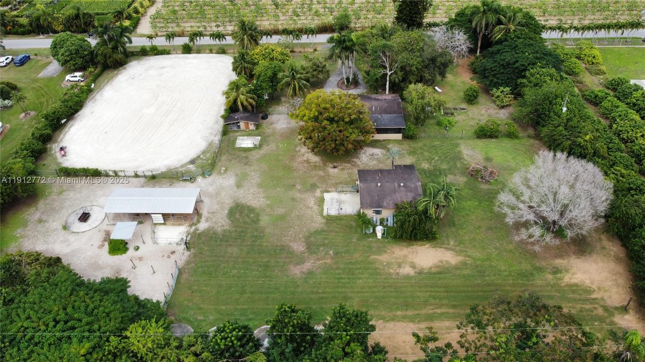 En Venta: $975,000 (3 camas, 2 baños, 2230 Pies cuadrados)