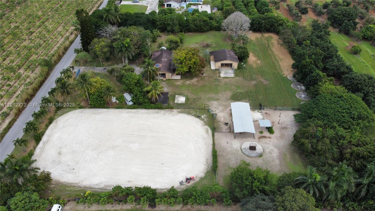 En Venta: $975,000 (3 camas, 2 baños, 2230 Pies cuadrados)