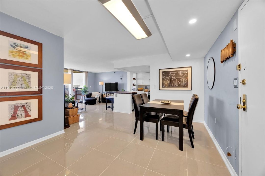 待售: $450,000 (2 贝兹, 2 浴室, 960 平方英尺)