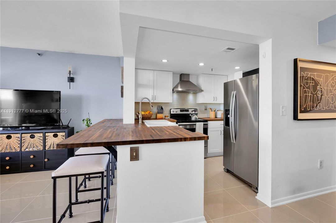 待售: $450,000 (2 贝兹, 2 浴室, 960 平方英尺)