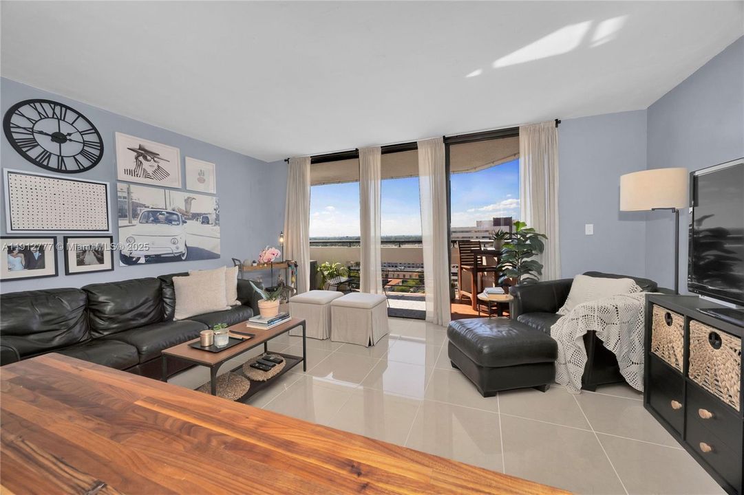 待售: $450,000 (2 贝兹, 2 浴室, 960 平方英尺)