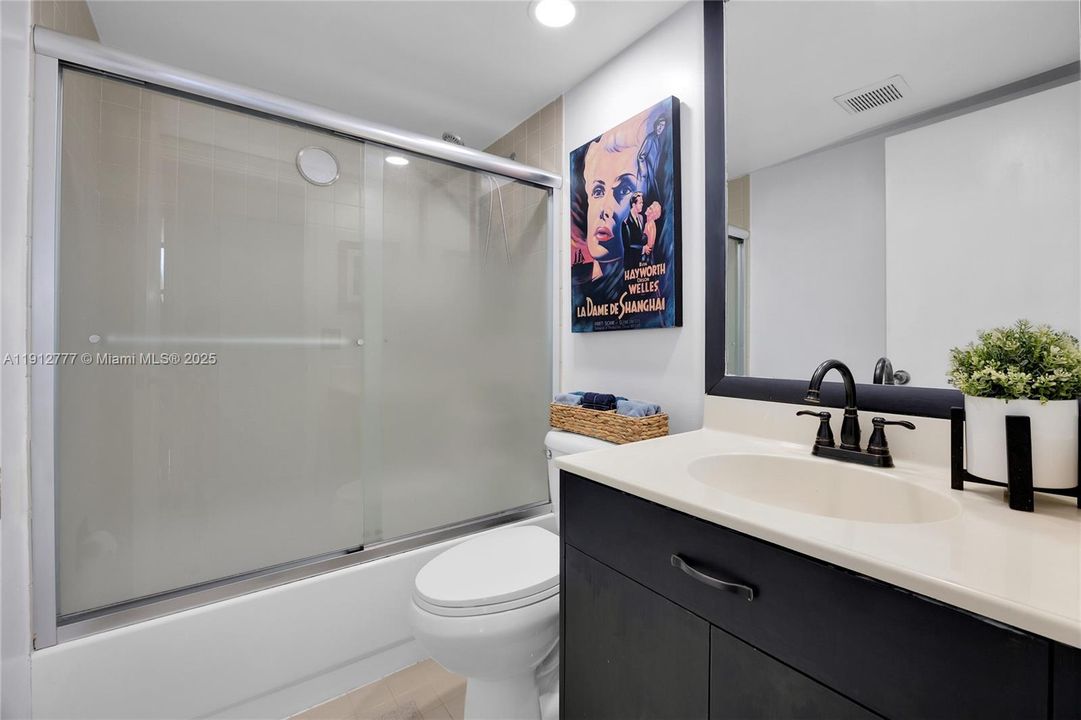 待售: $450,000 (2 贝兹, 2 浴室, 960 平方英尺)