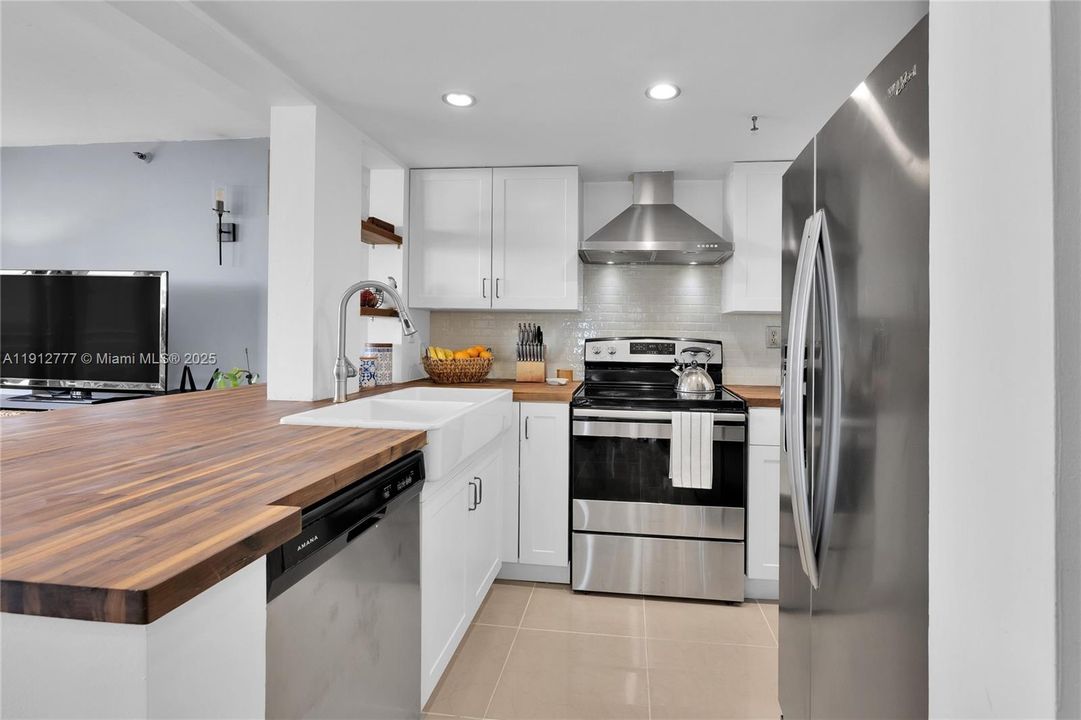 待售: $450,000 (2 贝兹, 2 浴室, 960 平方英尺)