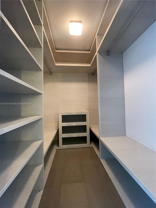 待售: $660,000 (1 贝兹, 1 浴室, 810 平方英尺)