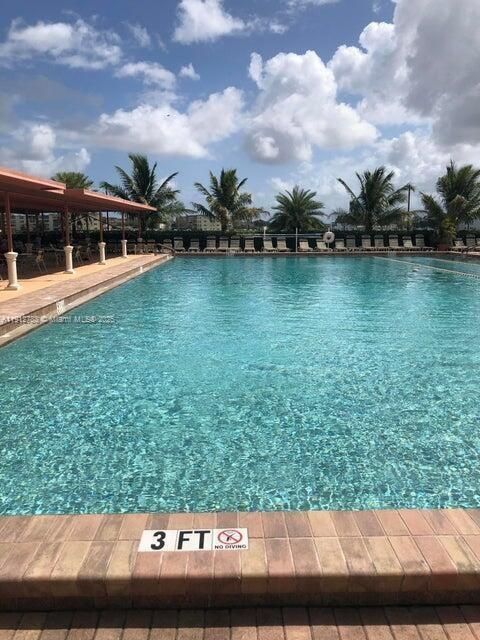 For Rent: $1,650 (2 beds, 1 baths, 840 Square Feet)