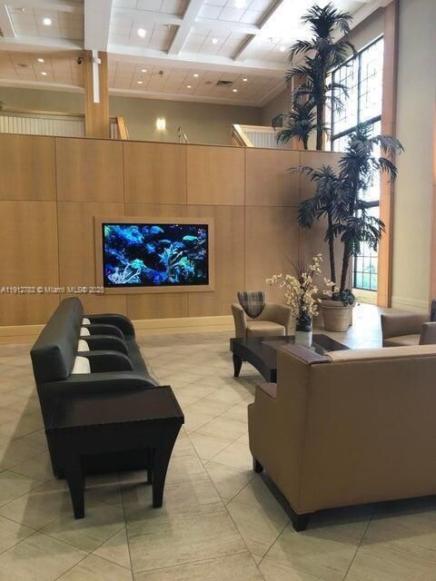 For Rent: $1,650 (2 beds, 1 baths, 840 Square Feet)