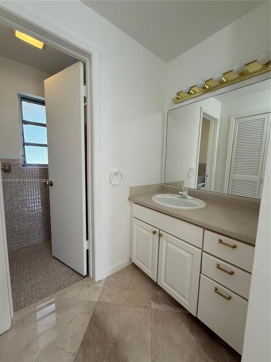 For Rent: $2,450 (2 beds, 2 baths, 1108 Square Feet)