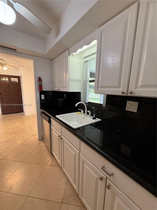 For Rent: $2,450 (2 beds, 2 baths, 1108 Square Feet)