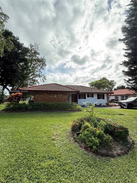 For Rent: $2,450 (2 beds, 2 baths, 1108 Square Feet)