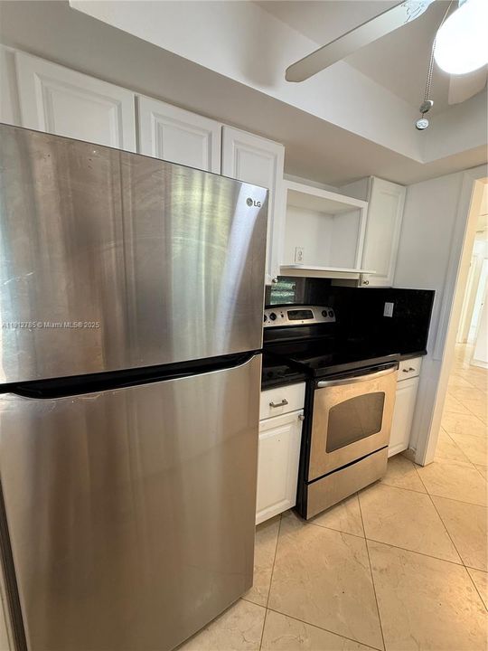 For Rent: $2,450 (2 beds, 2 baths, 1108 Square Feet)