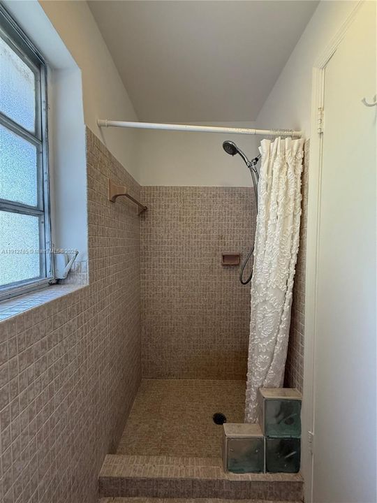 For Rent: $2,450 (2 beds, 2 baths, 1108 Square Feet)