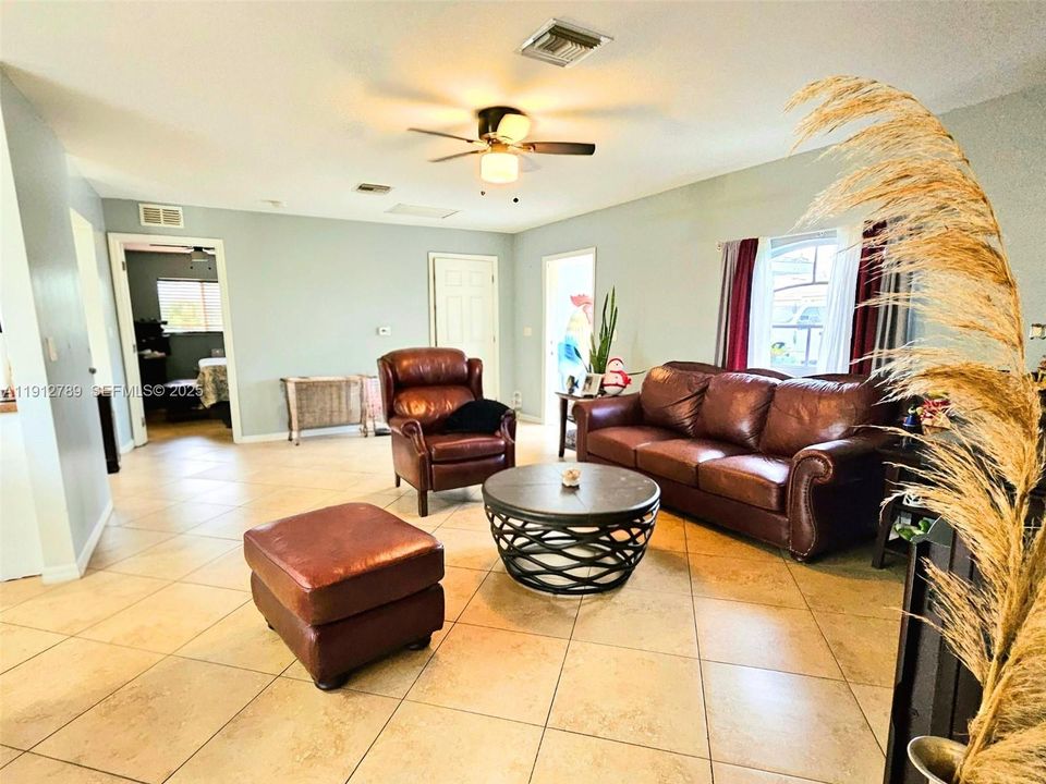 En Venta: $259,000 (2 camas, 1 baños, 0 Pies cuadrados)