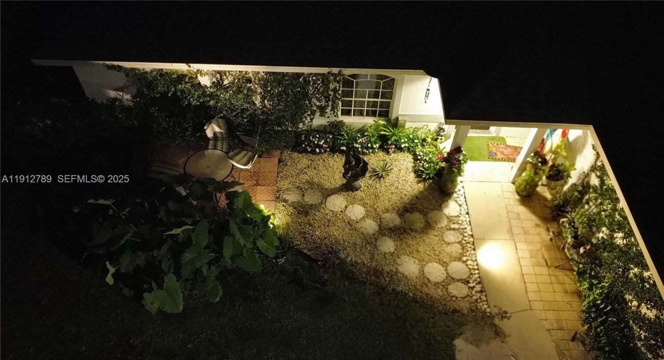 合同活跃: $259,000 (2 贝兹, 1 浴室, 0 平方英尺)