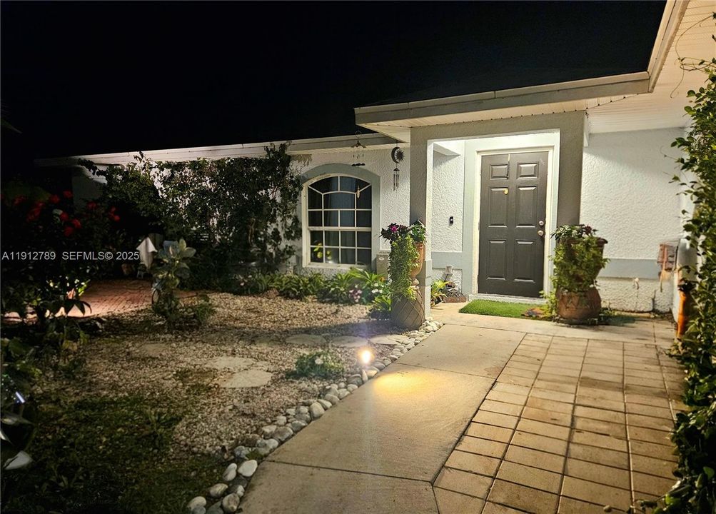 合同活跃: $259,000 (2 贝兹, 1 浴室, 0 平方英尺)